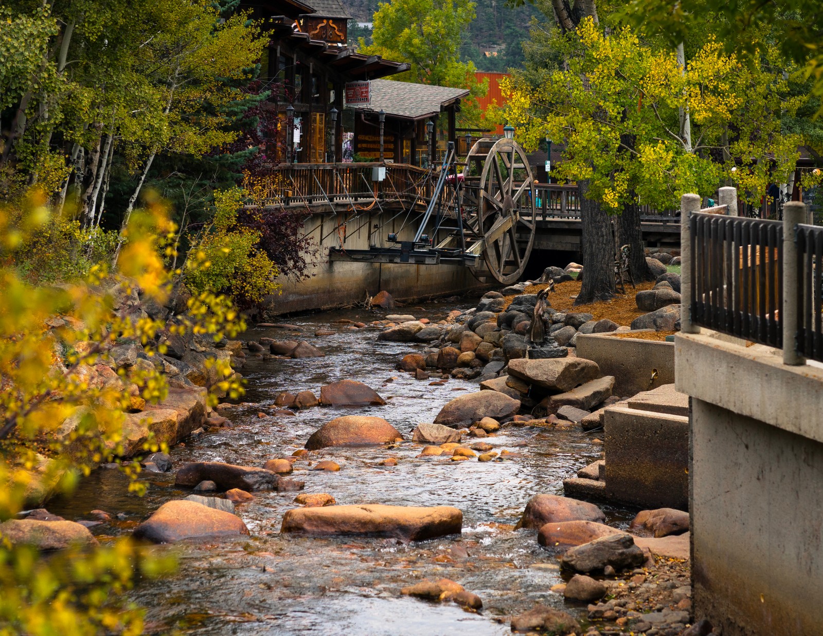 Downtown-Estes-Park – Pop and Thistle